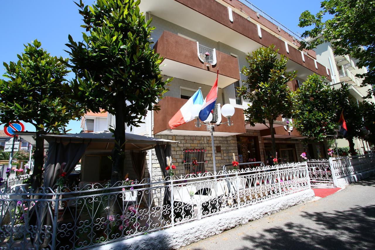 Hotel Emanuela Rimini Exterior foto